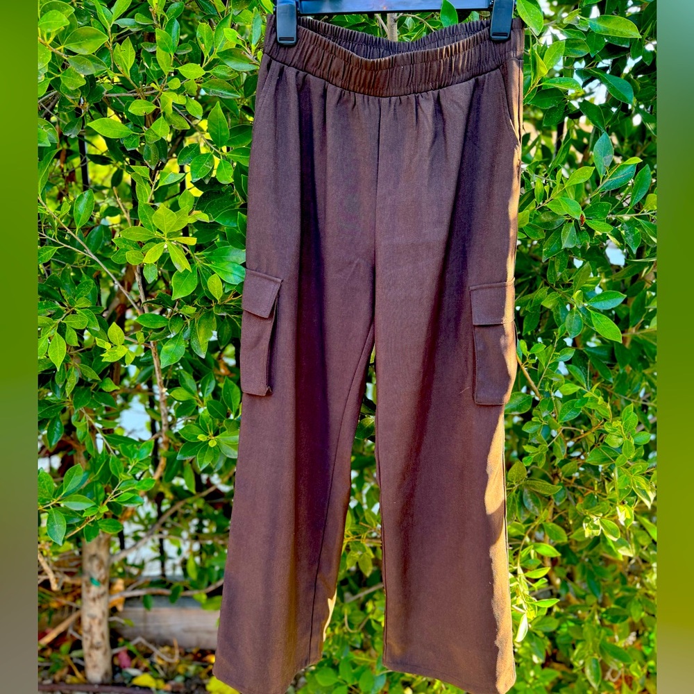 Brown , with large pockets, comfortable, stylish, size M